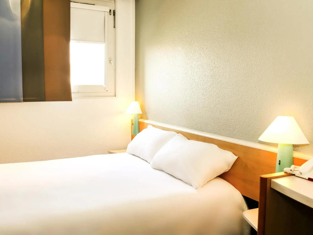 ibis Orange Centre Echangeur A7 A9
