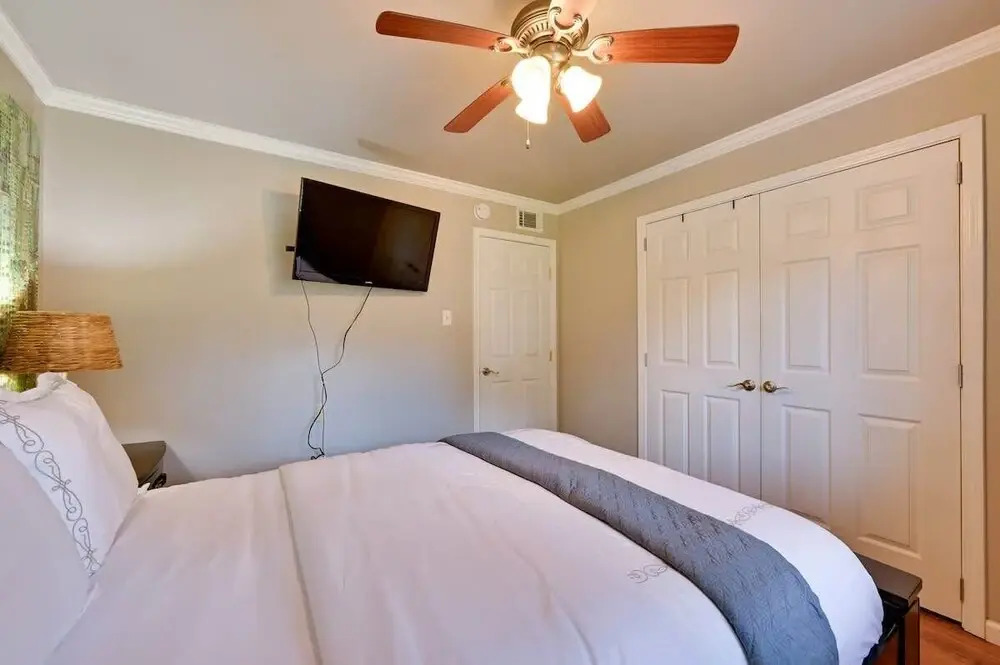 The Homestead - Luxury-cozy 2BR Apartments Near SFA & Historic Downtown Nacogdoches