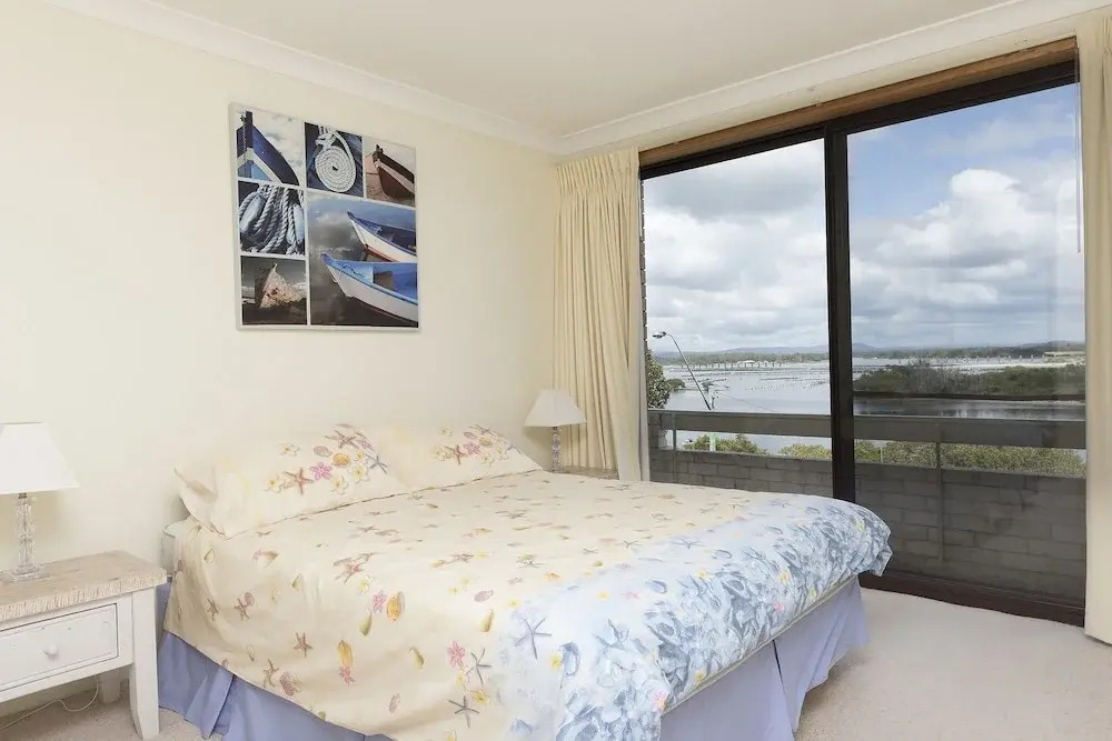 Lakeshore Lodge unit 11