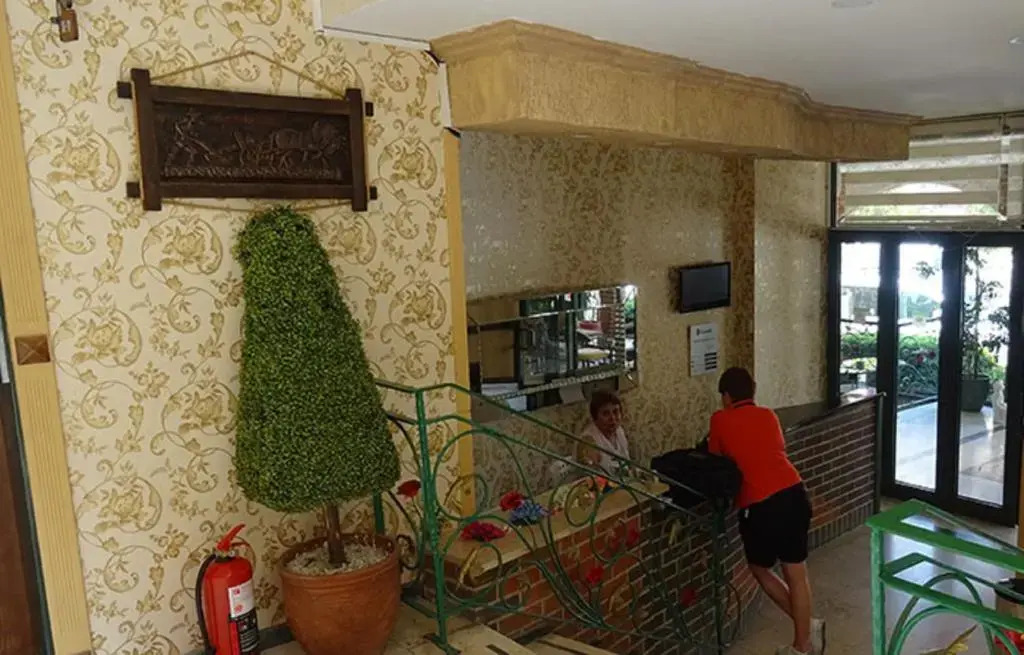 Maxwell Holiday Club