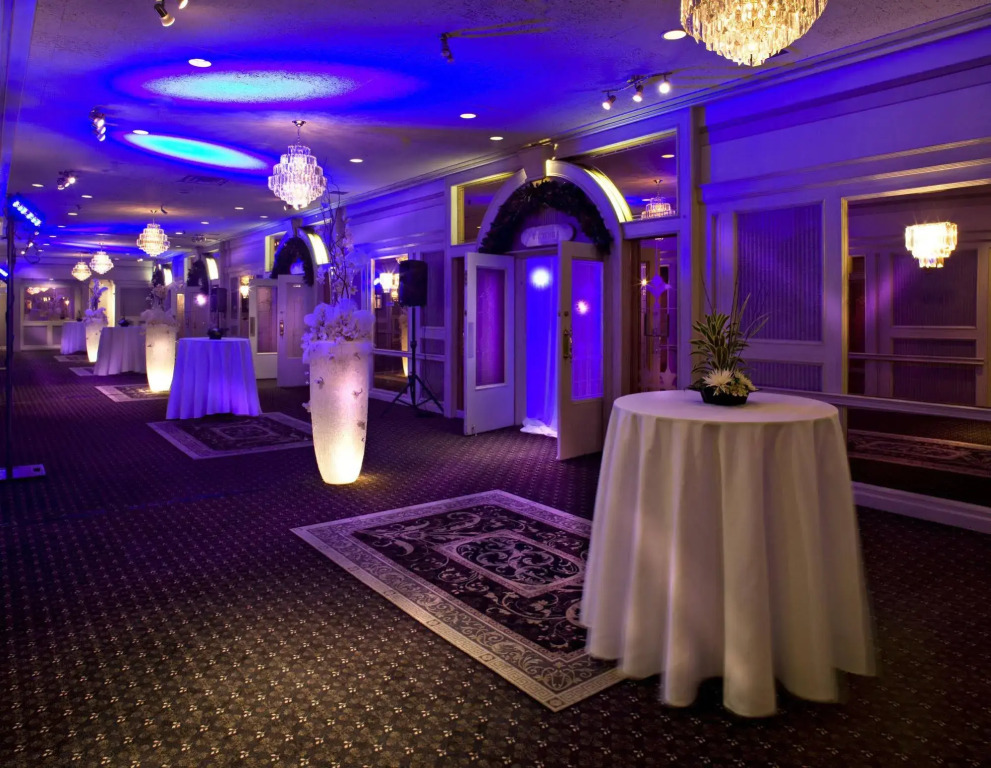 Carriage House Hotel and Conference Centre