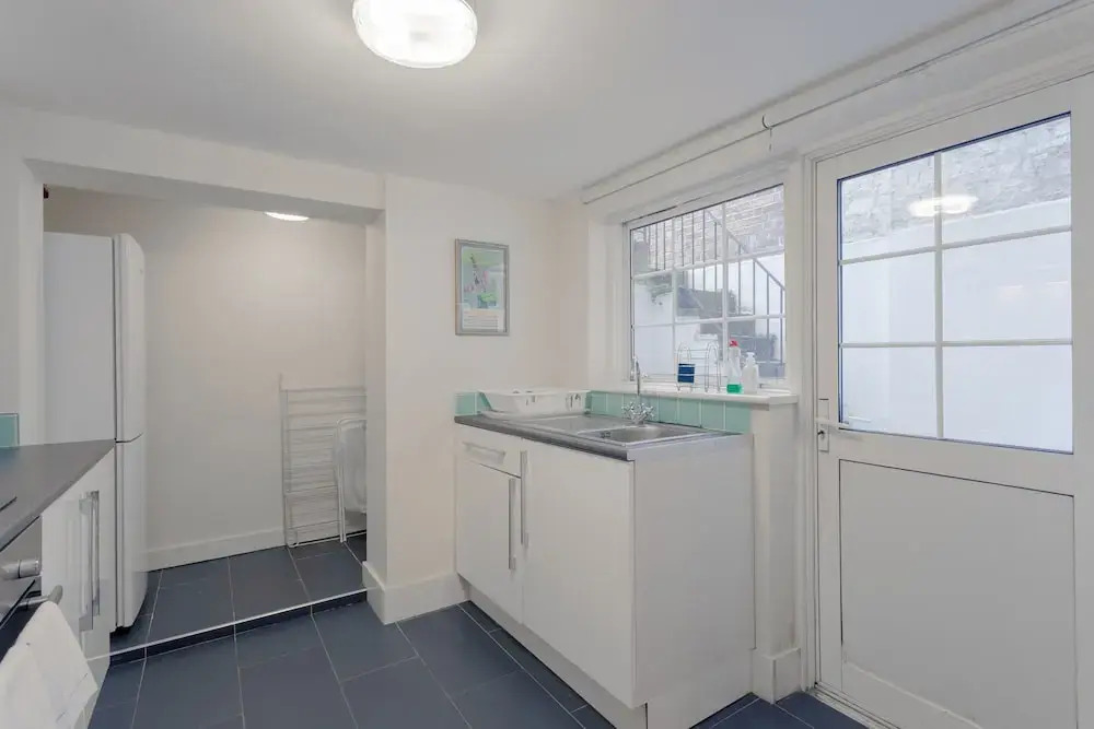 1 Bedroom Apartment in Notting Hill Accommodates 3