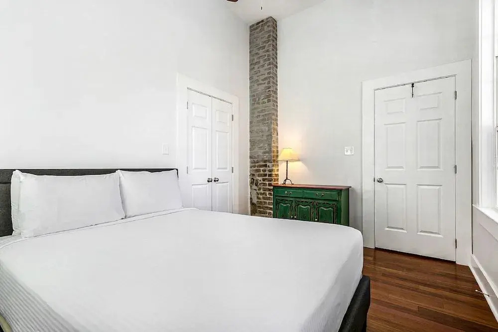 Spacious 5 Bedroom Near Magazine St & Uptown