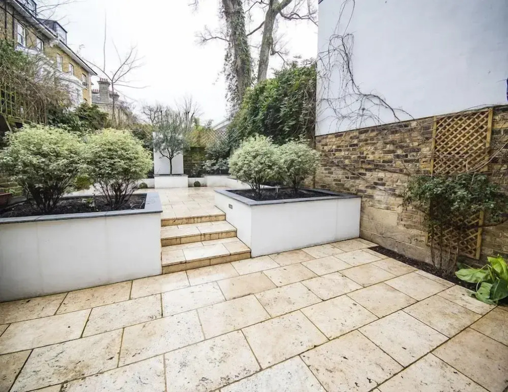 Chelsea Beautiful Two Bedroom  Apartment