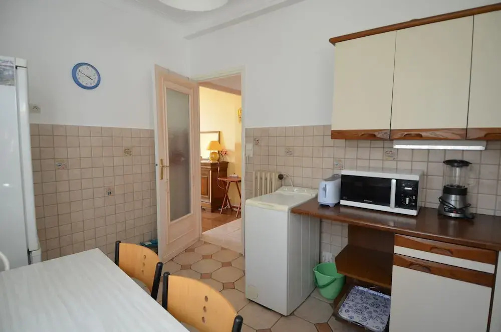 Period apartment 5 persons with Sea View and Parking in Port of Nice