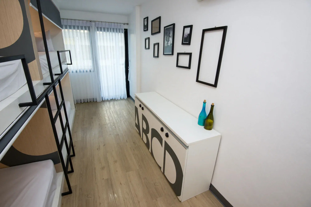 MonkeyNap Hostel
