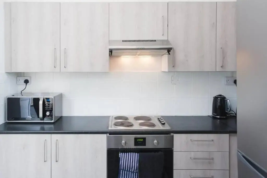 Newport house sleeps 9 - Mycityhaven