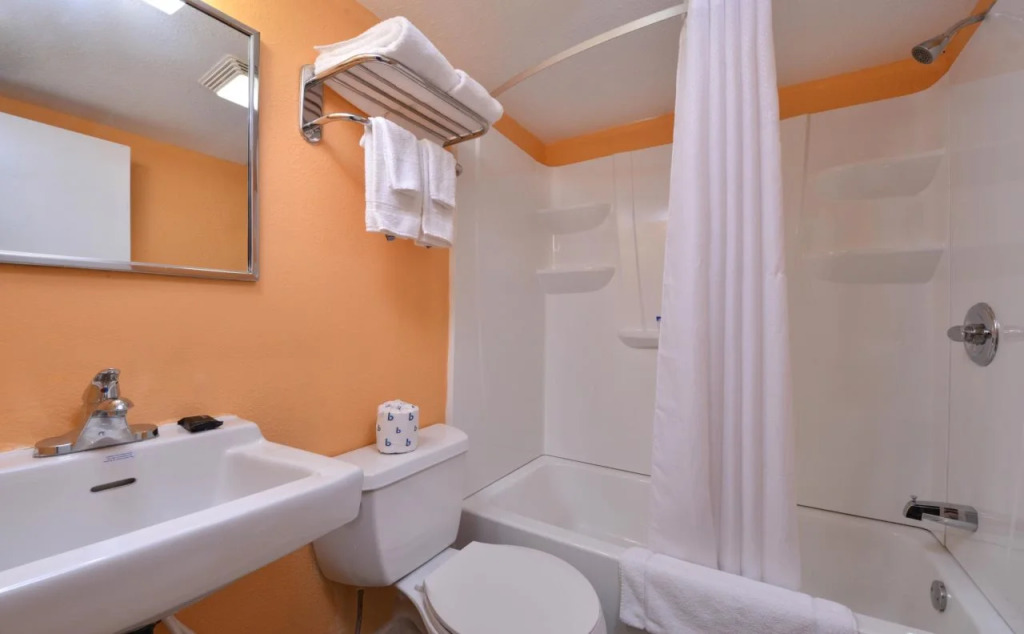 Media Inn & Suites