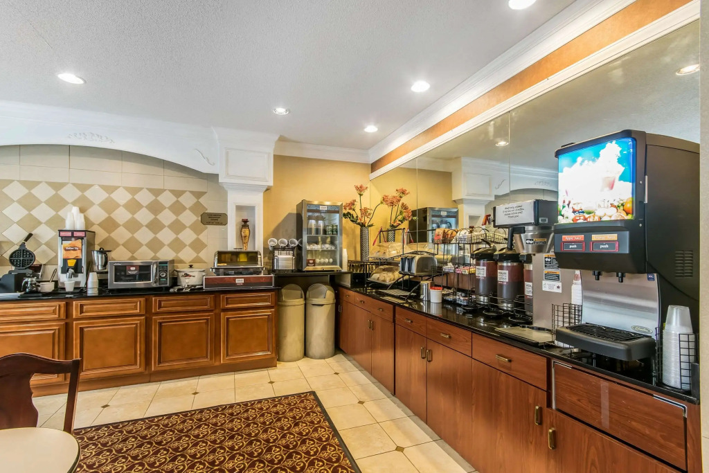 Quality Inn & Suites Evansville North