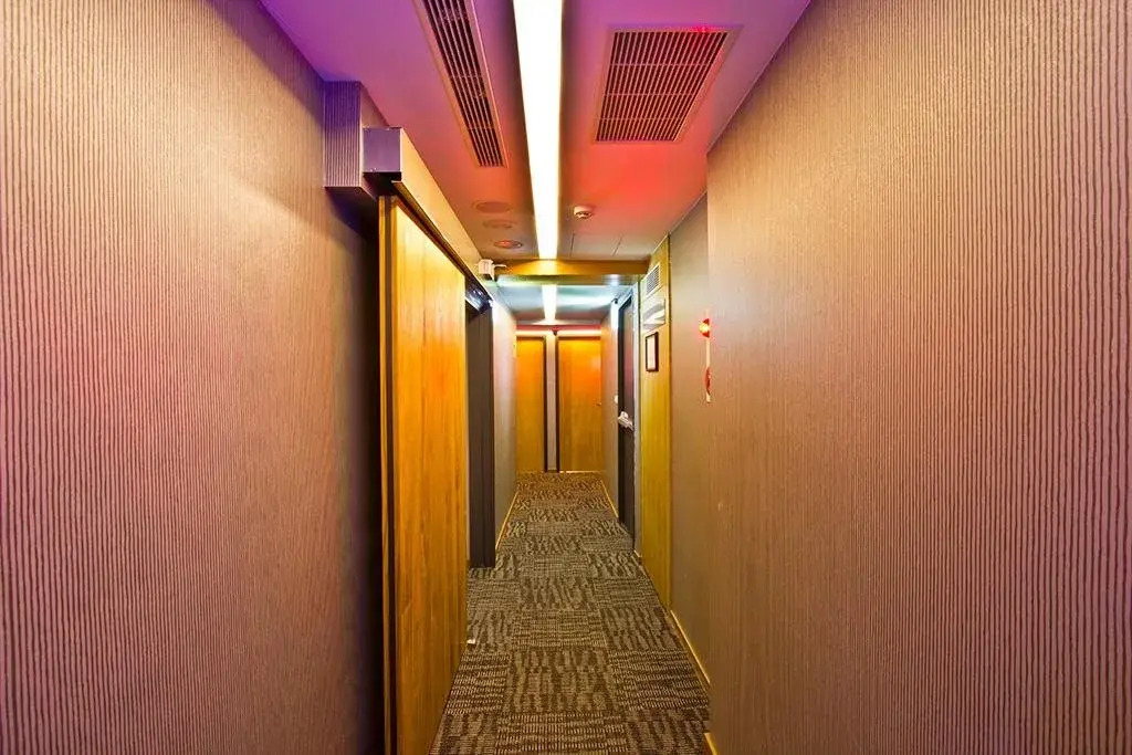 Newful Hotel
