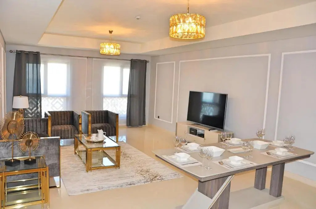 Spacious 4 bd and 2 bd apartments with amazing Sea view