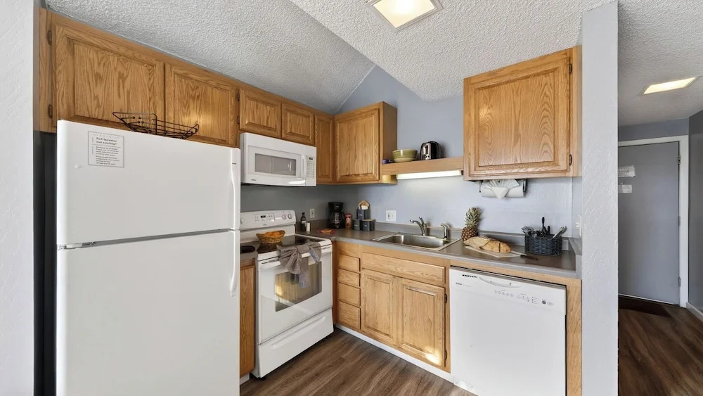 Beach Front Perch by Avantstay Lakefront Condo + Views + Near Dining and Skiing
