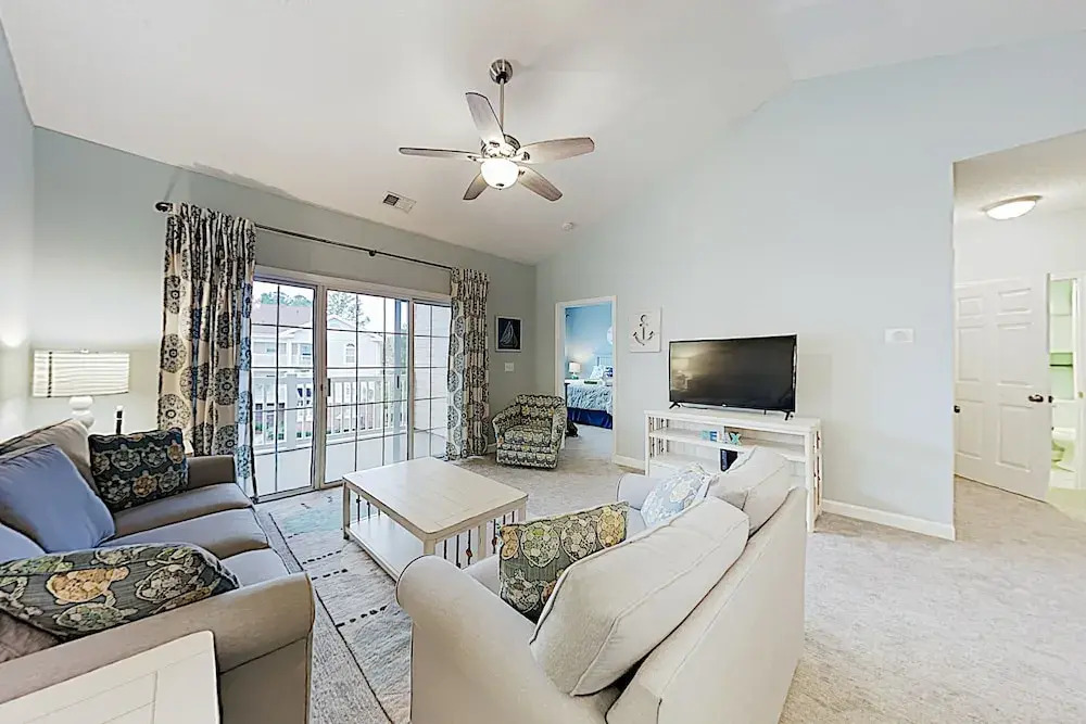 Beautiful Barefoot Golf W/ Pool & Tennis 2 Bedroom Condo