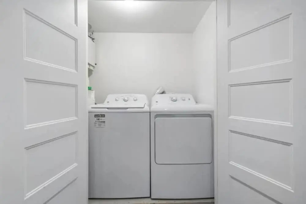Downtown Metro Frontenac 2 BR new Apartment max 6p