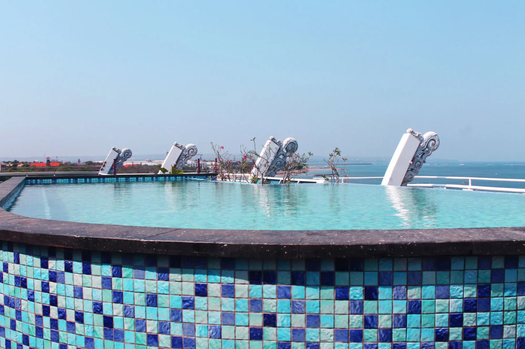 Kutabex Beachfront Hotel