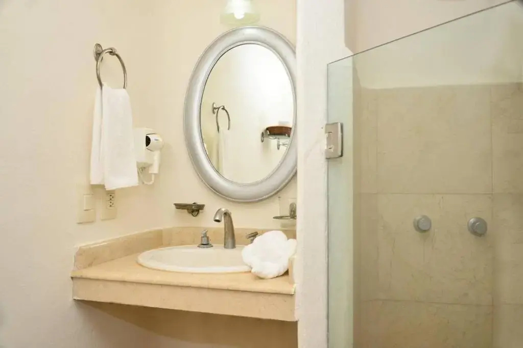 3 Bedroom Suite in DT Playa del Carmen with Pool!