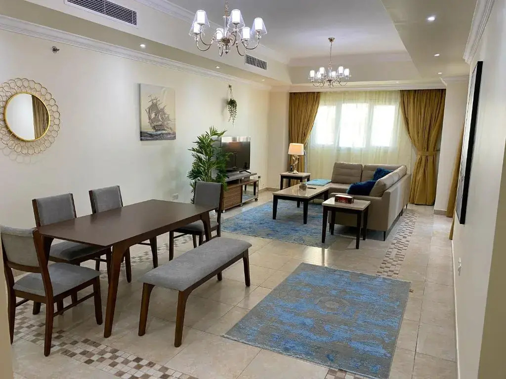 The Pearl Qatar, Luxury 2BR Apartment, Marine View, swimming pool Gym