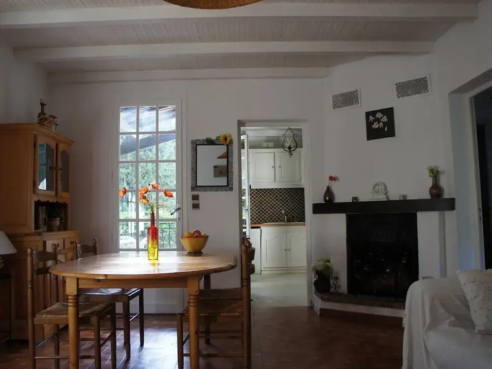 Charming Holiday Home in Régusse, Provence With Terrace