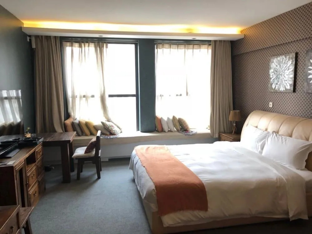 Poseidon Manor Service Apartment