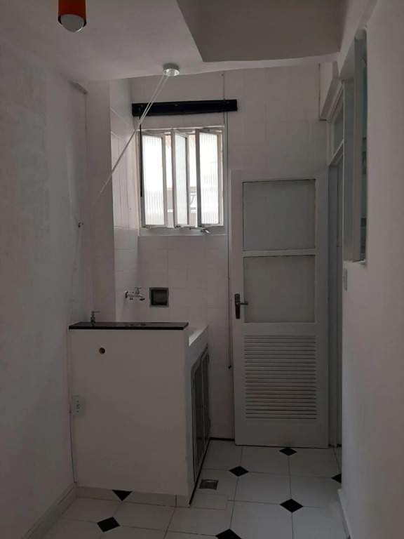 IPANEMA 2 quartos à 3 quadras da praia com garagem