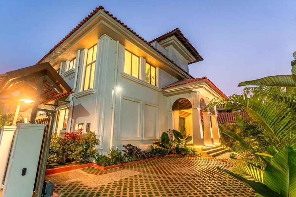 ELIVAAS Casa Bonita 4BHK Villa With Pool