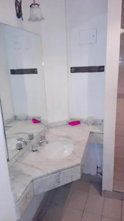 Casa de Familia - Solo Para Mujeres *Woman ONLY*