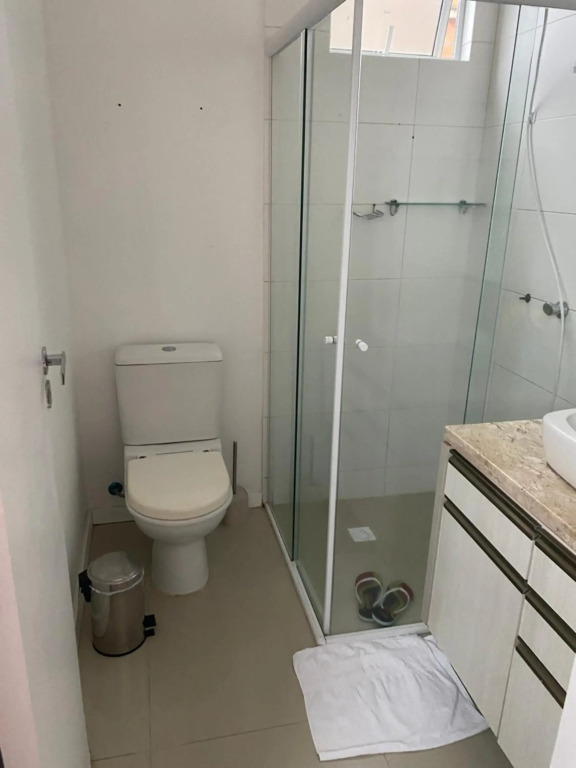 Suíte 1 com cama de casal,em apartamento compartilhado ar condicionado, tv, e Wi-fi -frigobar