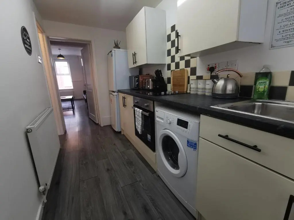 Cozy 2 Bed House - FREE Wifi and Parking - Anfield Liverpool Home