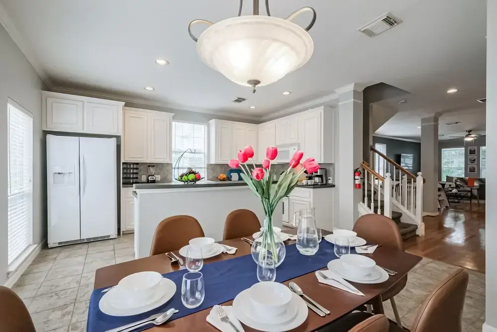 La Maison Heights in Houston Heights, Luxury Stays, Work-cation, High Speed Wifi