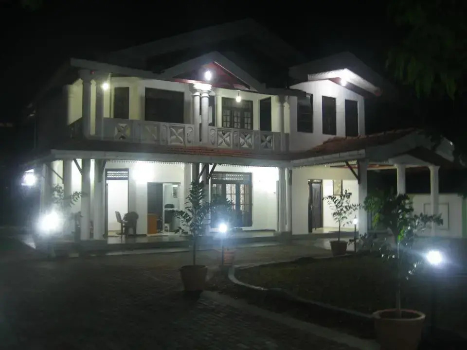 Annes Airport Transit Villa & Hotel