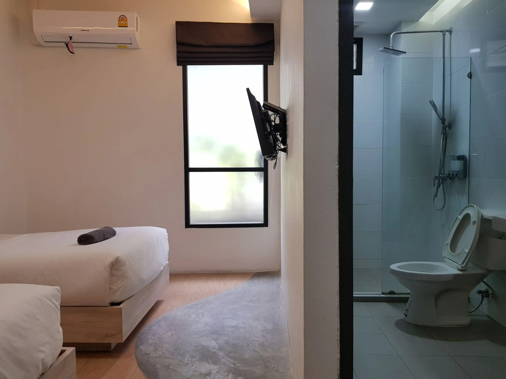 All day hostel at BTS Bang Chak