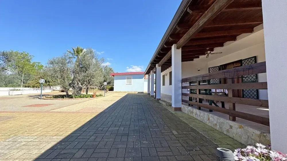 Villa Ulivo Sleeps 7 Garden Close to the sea