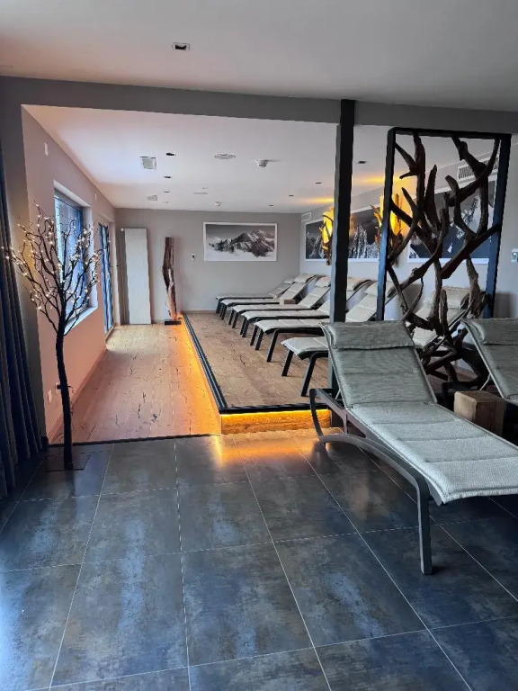 Everness Hotel & Resort