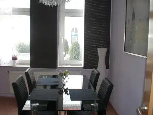 ZV2001 Private Apartments & Rooms near Exhibition Ground (room agency)