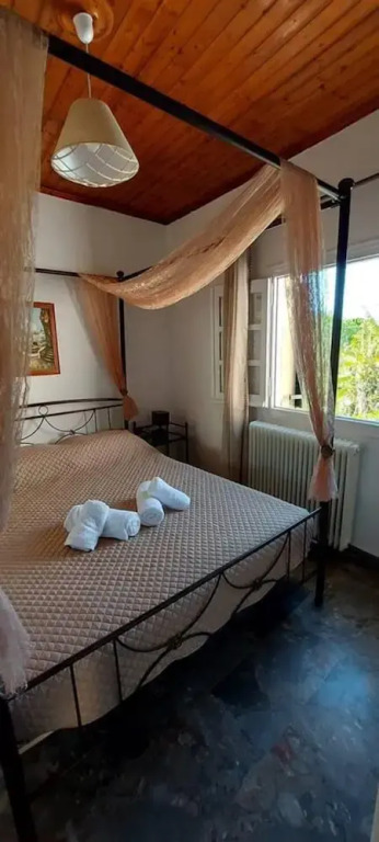 a Flower House in Corfu Close to Beach and Town