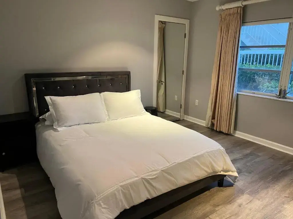 WaterFront 4BR 3B,Intercoastal,Pool,5 min walk to beach-7