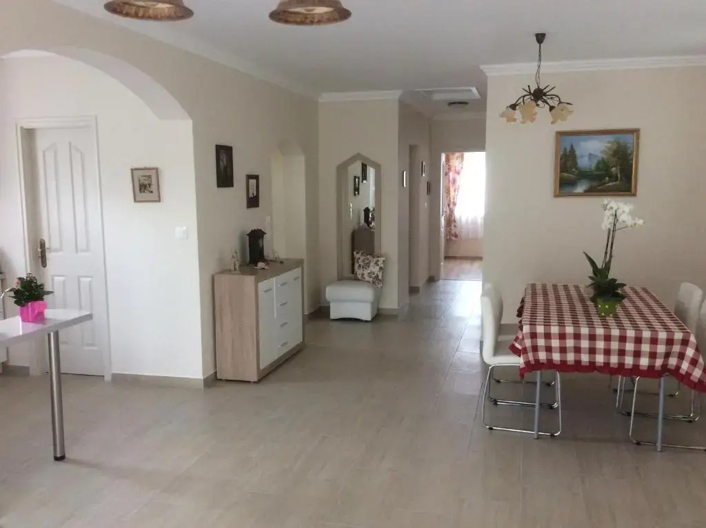 Mona Home