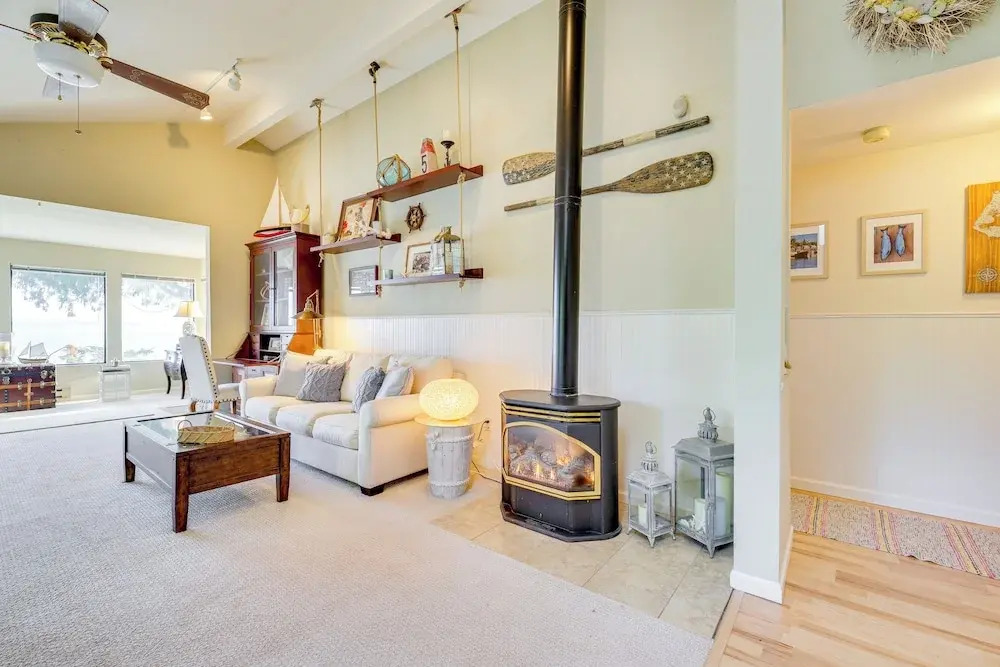 1/4 Mi to Beach: Family Home w/ Spacious Deck!