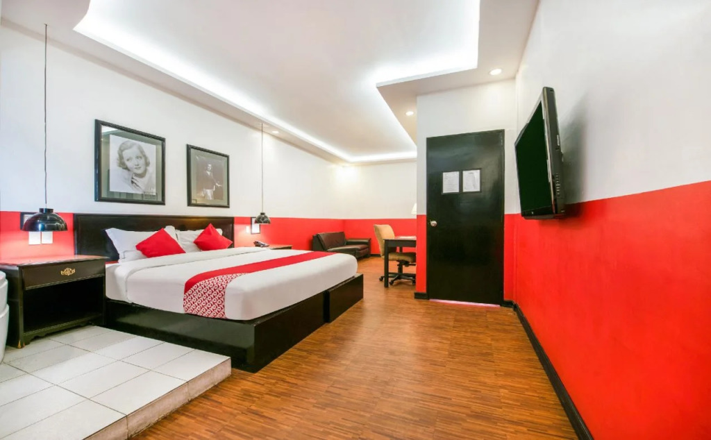 Red Rose Hotel
