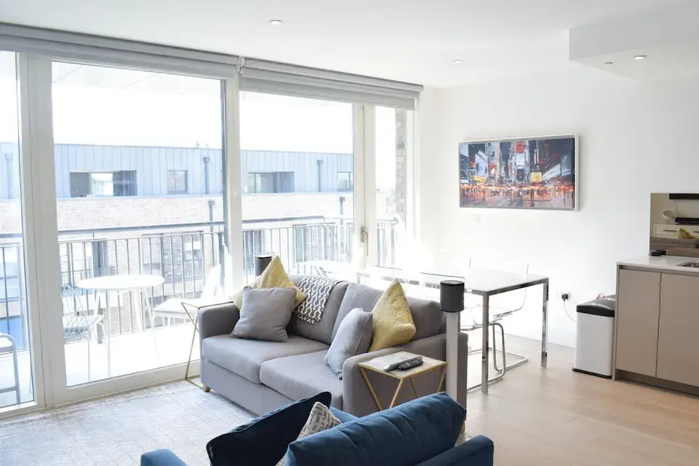2 Bedroom Apartment in Canada Water