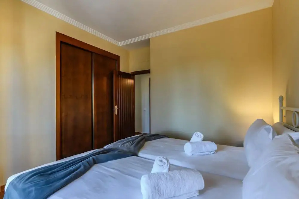 Family Apartment in Golfside Setting