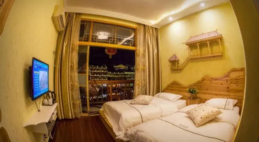 Fenghuang Jinshuian Inn
