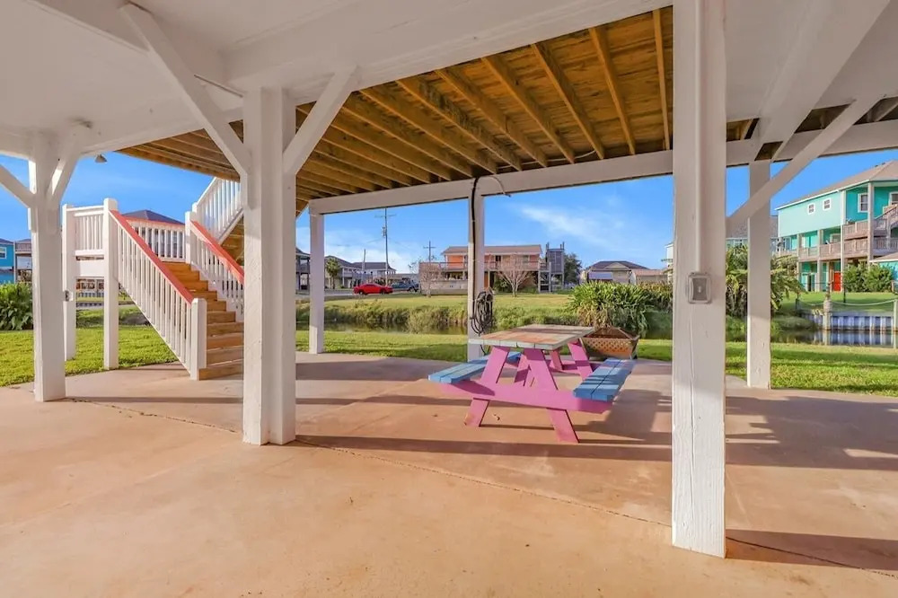 A Lil' Tipsea 4 Bedroom Home by RedAwning