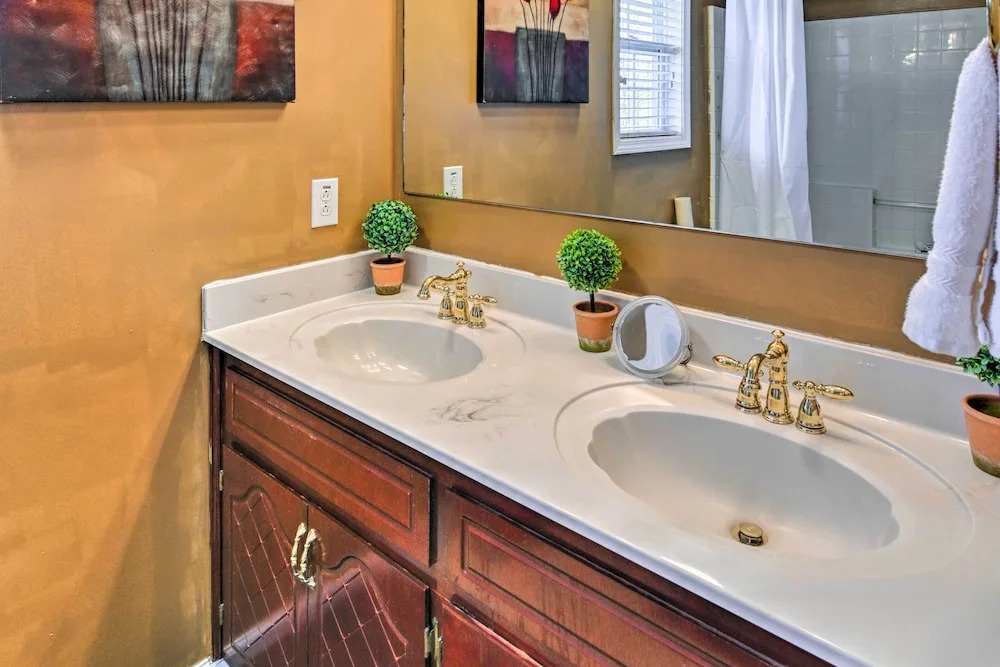 Pet-friendly Clarksville Home w/ Backyard!