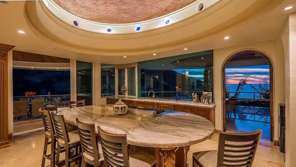 Penthouse With Amazing Views, and Luxury Throughout