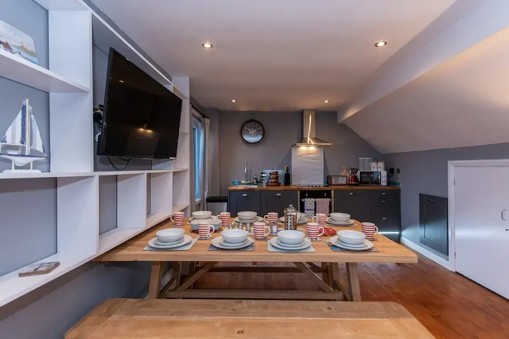 Captains Lookout - Cosy House With Sea Views