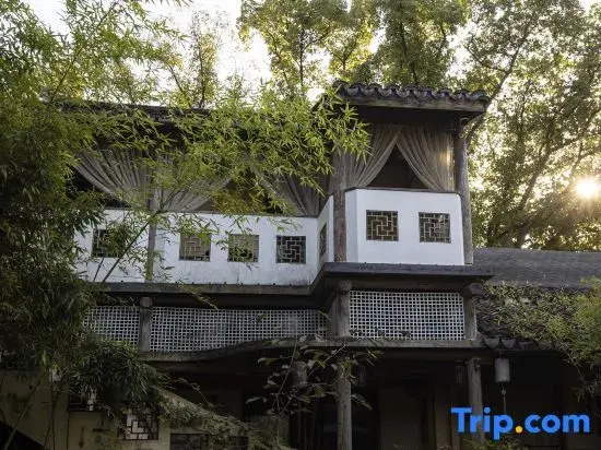 Yueshang Zen Space Homestay (Tongli Ancient Town Branch)