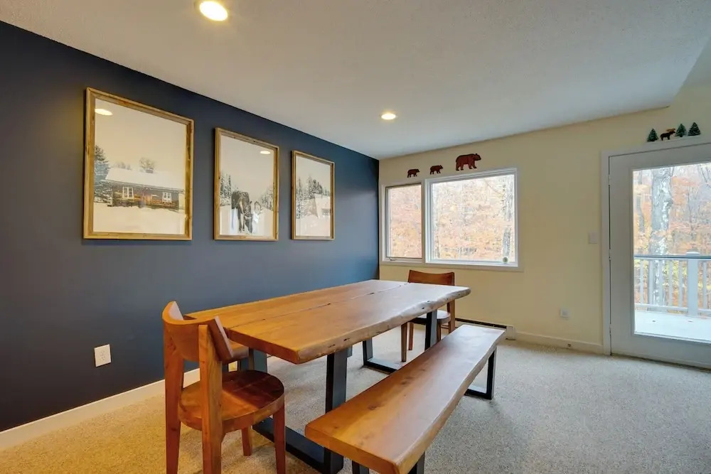 Sunny Stratton Townhome ~ 1 Mi to Skiing!