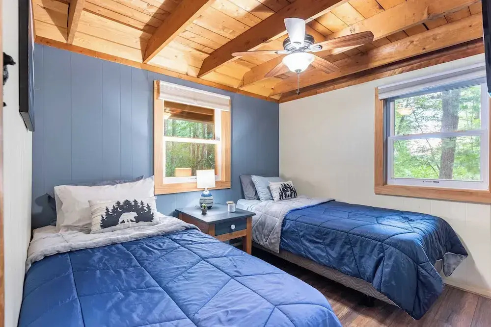 Arrowhead Lake Retreat by Avantstay Shared Pool, Game Room, Firepit
