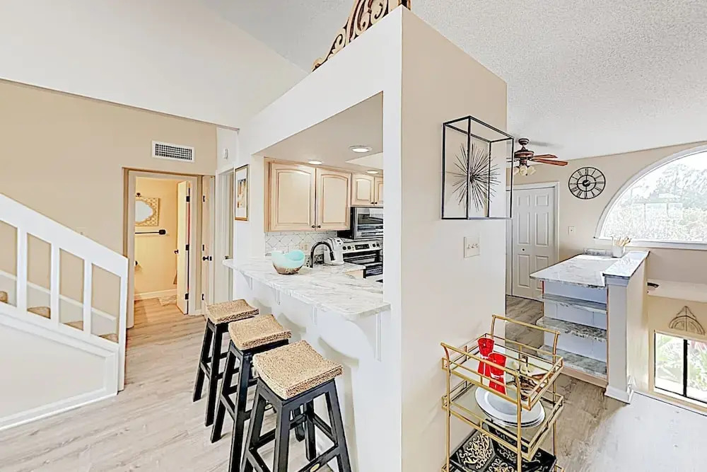New Listing! Luxe Resort W/ Bay View & Pools 3 Bedroom Condo